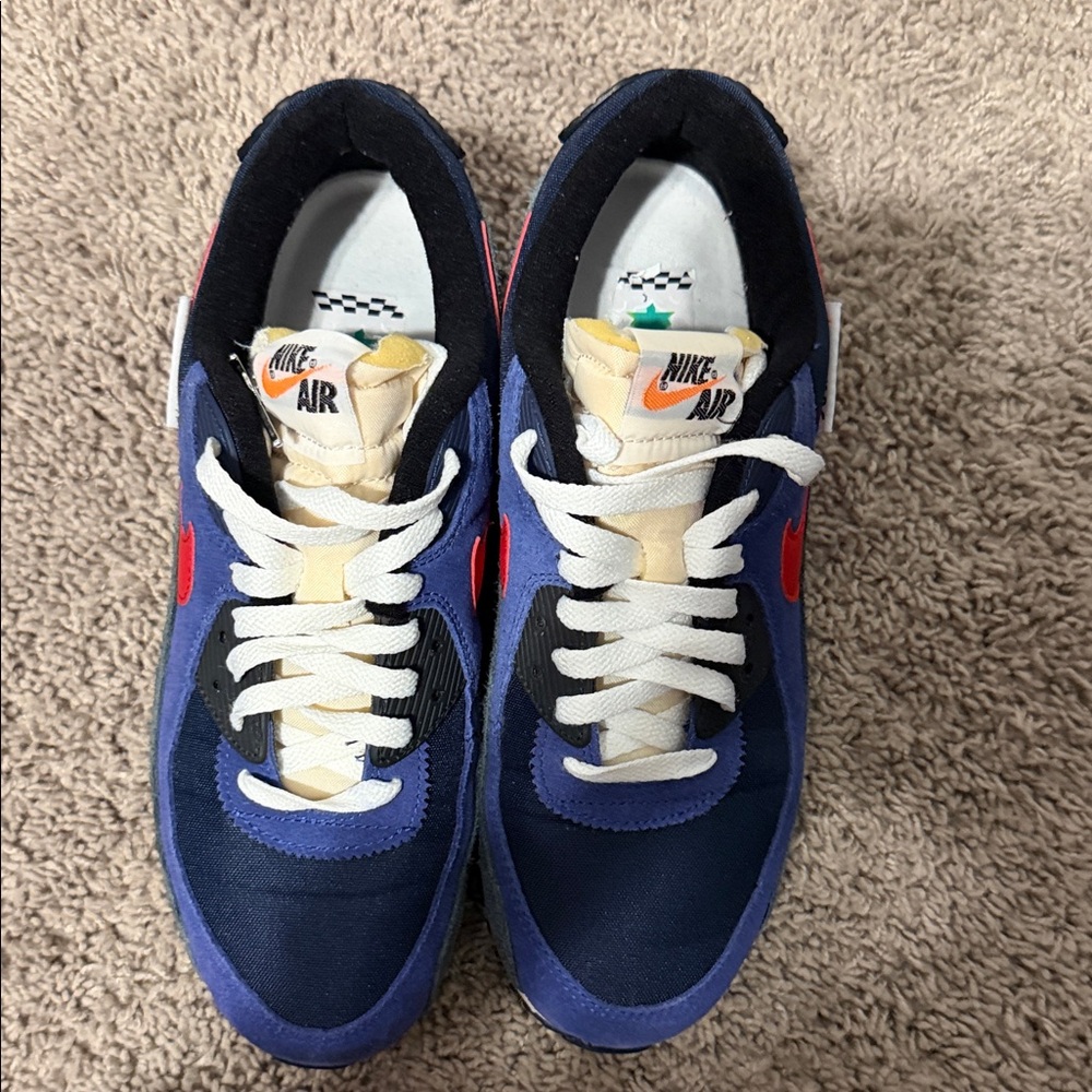 Nike Navy and Red Low-Top Sneakers with Cream Tongue